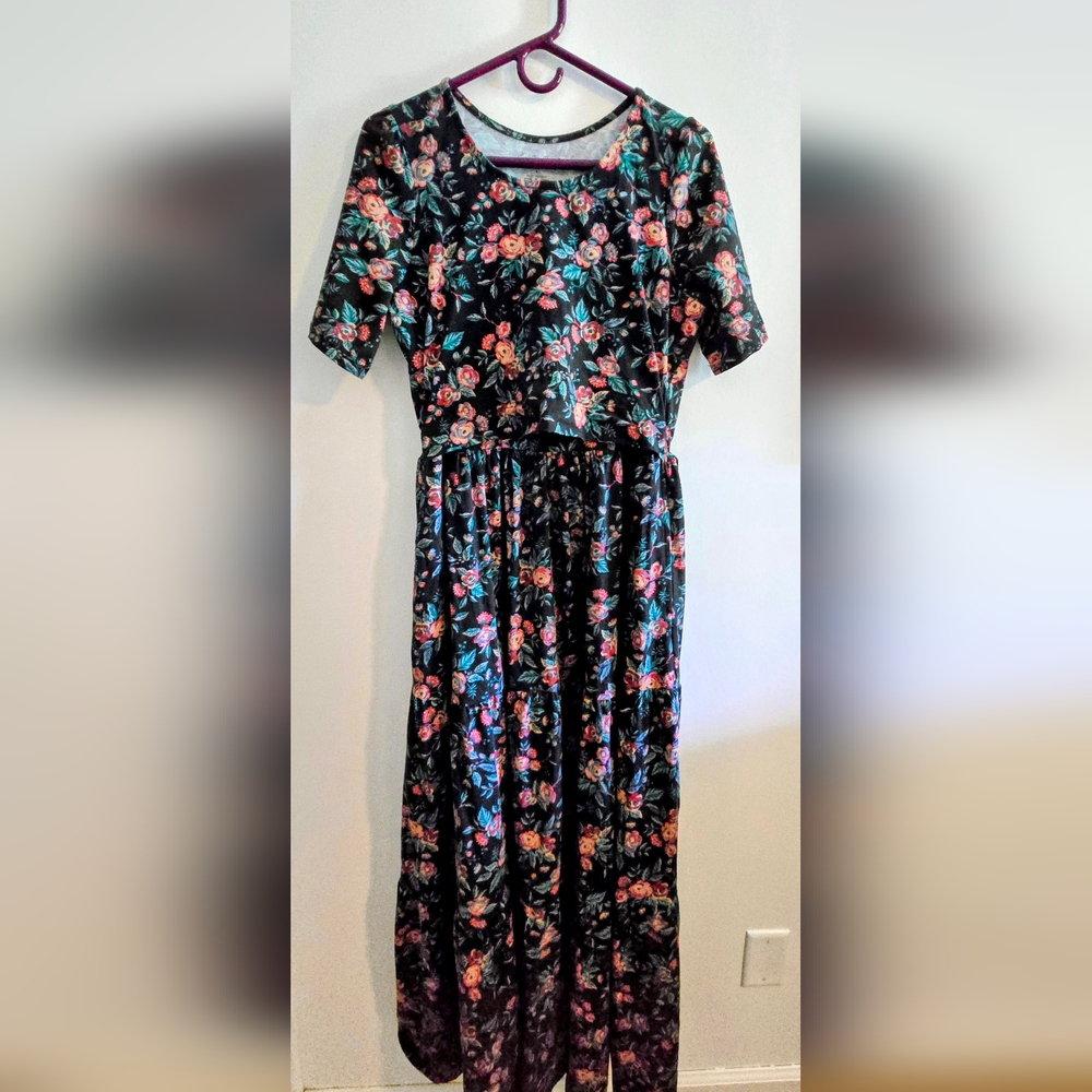 Super Cute Dresses L Black Floral Maxi Dress